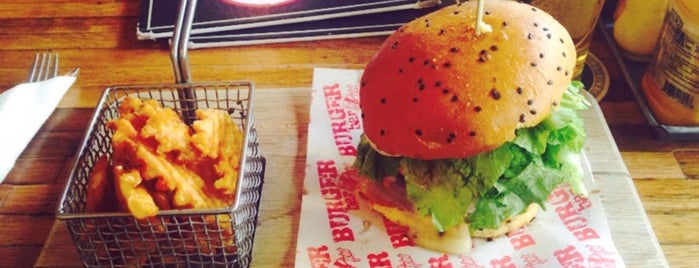 Burger Bar Joint is one of Jovan 님이 좋아한 장소.