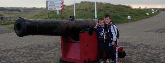 Fort Kijkduin is one of Posti che sono piaciuti a Ralf.