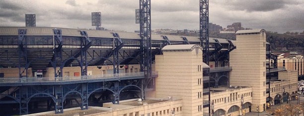 SpringHill Suites Pittsburgh North Shore is one of Posti che sono piaciuti a Mike.