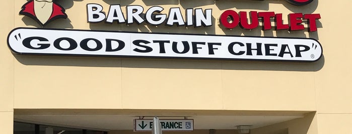 Ollie's Bargain Outlet is one of susan'ın Beğendiği Mekanlar.