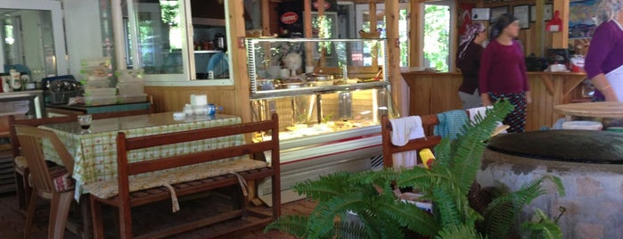 Ceylan Cafe & Restaurant is one of Tempat yang Disukai Tolga.
