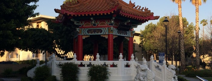 Chinese Pavilion is one of Lugares favoritos de J.