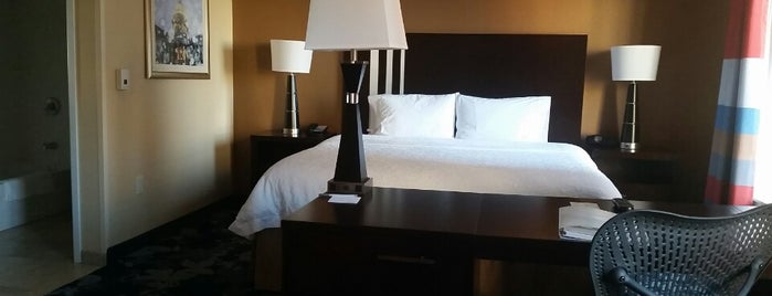 Hampton Inn & Suites is one of Posti che sono piaciuti a Lina.