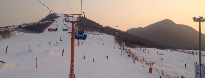 Yuyang International Ski Resort is one of Ski & Snowboard China 滑雪和单板滑雪中国.