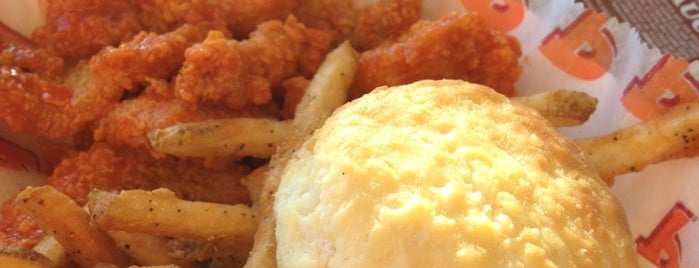 Popeyes Louisiana Kitchen is one of Nellieさんのお気に入りスポット.