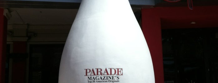 Worlds Largest Bowling Pin is one of World's Largest ____ in the US.