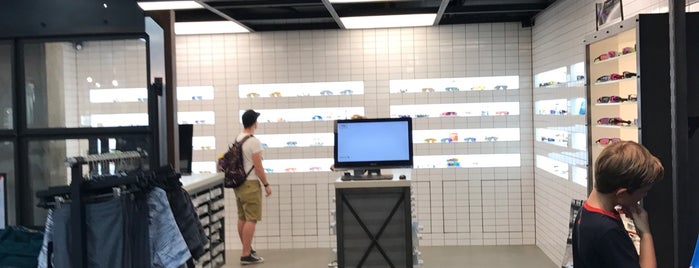 Oakley Store is one of Danさんのお気に入りスポット.