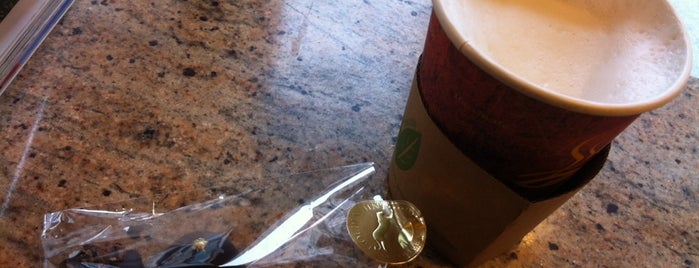 Golden Mint Tea & Coffee Co. is one of Posti che sono piaciuti a Bruno.