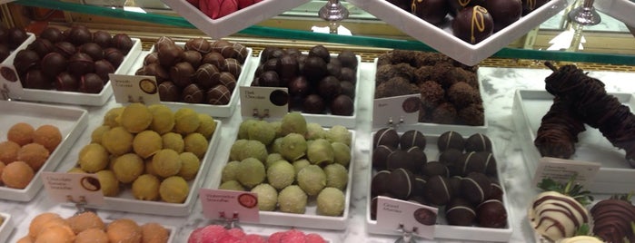 Godiva Chocolatier is one of Orte, die Nadia gefallen.