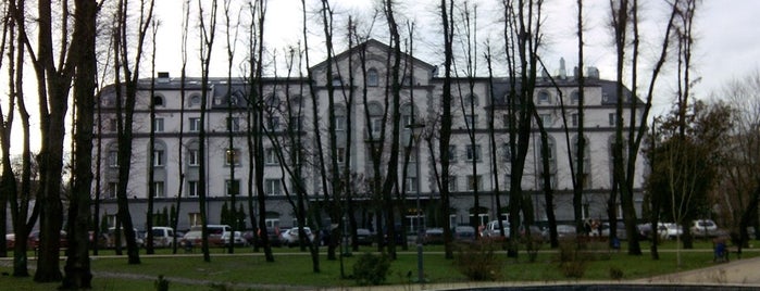 Бизнес-центр "Очаковский" is one of สถานที่ที่ Alisa ถูกใจ.