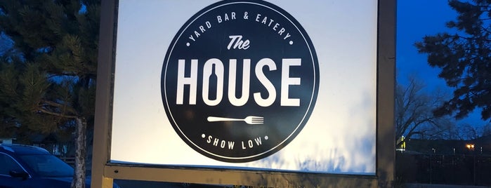 The House Yard Bar & Eatery is one of Locais curtidos por Justin Eats.