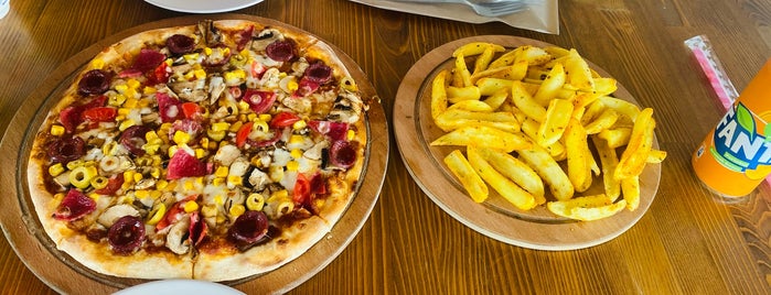 Pauzza Pizza & Pollo is one of Denizli.