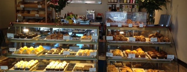 Elizabeth's Gourmet Delights. Bakery & Cafe is one of Posti salvati di Kimmie.