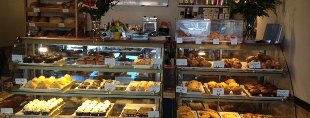 Elizabeth's Gourmet Delights. Bakery & Cafe is one of Lieux sauvegardés par Kimmie.