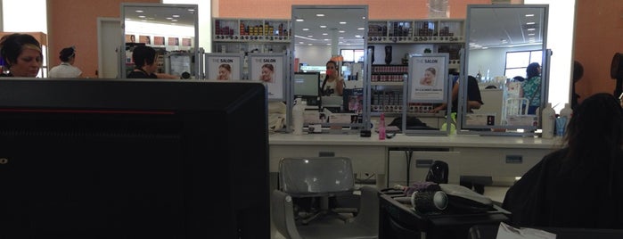 Ulta Beauty - Curbside Pickup Only is one of สถานที่ที่ Sarah ถูกใจ.