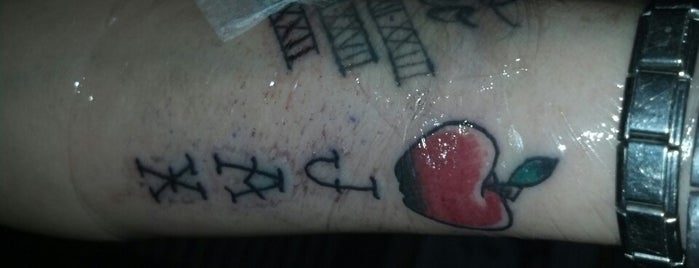 Ace of Hearts Tattoo is one of สถานที่ที่บันทึกไว้ของ Marisa.