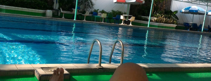 Oasis Swimming Pool is one of Kolam Renang.