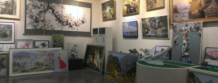 Mansudae Art Studio is one of Pyongyang 평양.