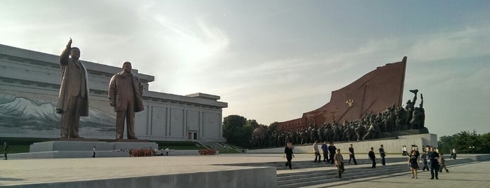 Mansudae Hill is one of Pyongyang 평양.