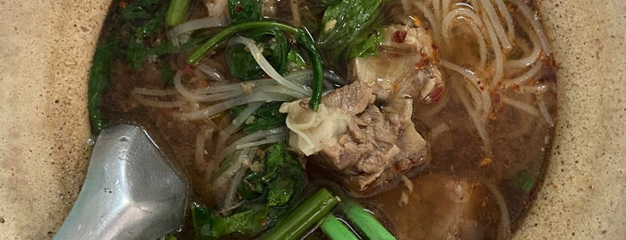 ฮั้วโภชนา เชลล์ชวนชิม is one of Beef Noodles.bkk.