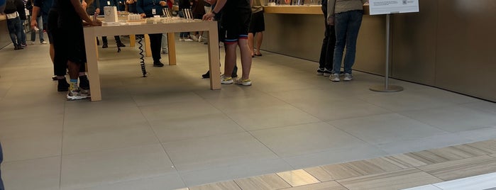 Apple Briarwood is one of Apple Stores US East.