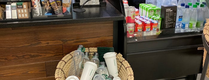 Starbucks is one of David'in Beğendiği Mekanlar.