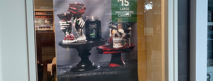 Yankee Candle Co. is one of Shopping.