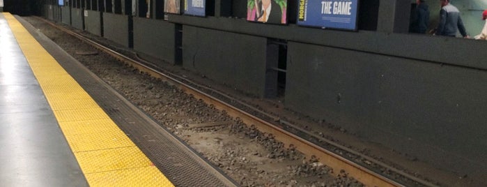 MBTA Kenmore Station is one of Tempat yang Disukai Tammy.