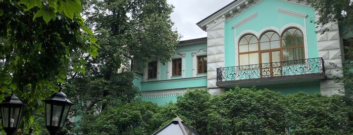 Особняк Морозовых is one of Усадьбы и дворцы и доходные дома  Москвы.