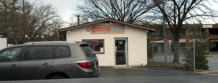 Arundel Donuts is one of สถานที่ที่บันทึกไว้ของ George.