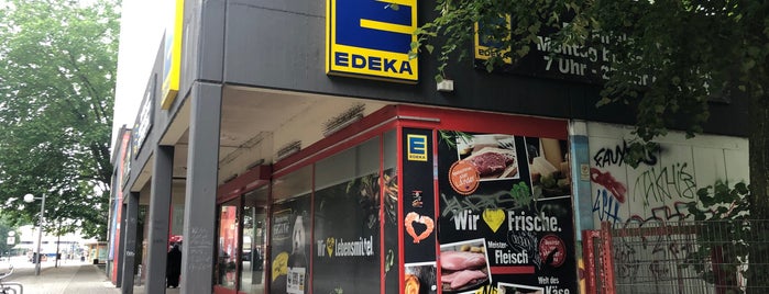 EDEKA is one of Berlins Supermärkte.