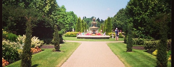 Regent's Park is one of London Spaces.