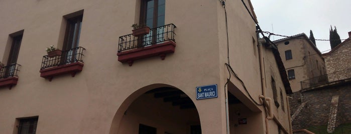 hostal Hostal Sant Maurici is one of Restaurants Pendents.