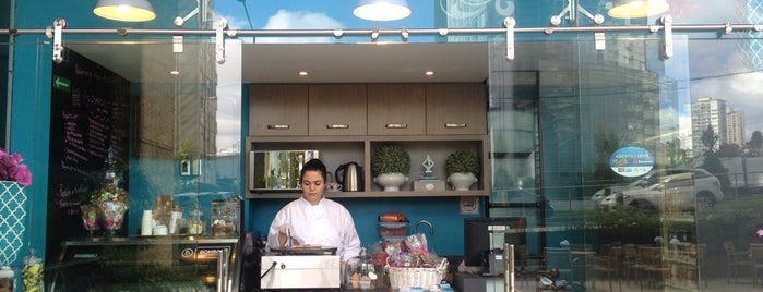 Ismaela Deli & Bakery is one of Carlos'un Beğendiği Mekanlar.