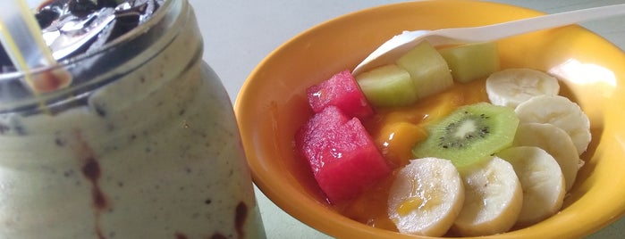 Kimi Kimi Fruit Dessert is one of Alethiaさんの保存済みスポット.