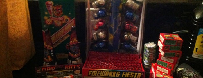 American Fireworks Factory Outlet is one of Tempat yang Disukai Matthew.