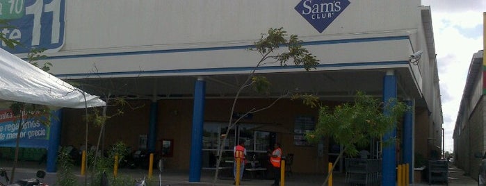 Sam's Club is one of สถานที่ที่ Chowell ถูกใจ.