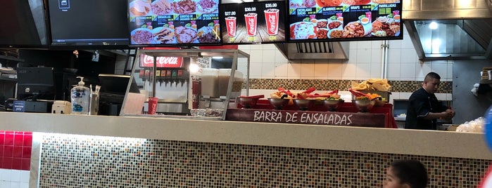 Fast Food Plaza Universidad is one of Tempat yang Disukai Sergio.
