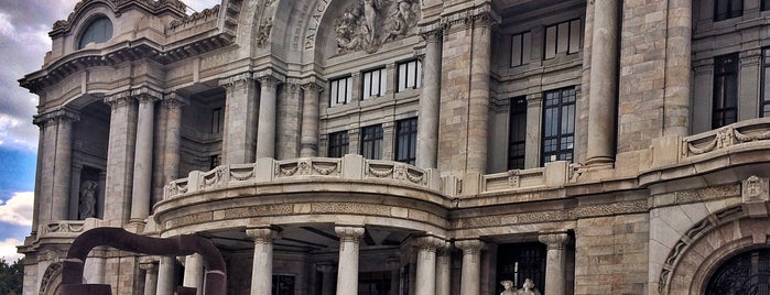 Palacio de Bellas Artes is one of Lugares favoritos de Ricardo.