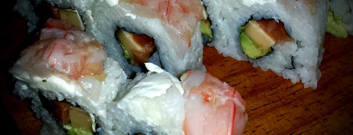 We Roll Sushi is one of สถานที่ที่ Damian ถูกใจ.
