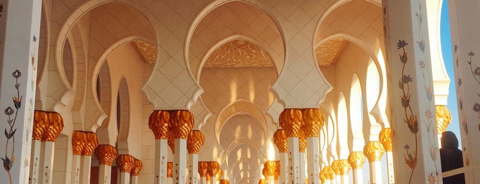Sheikh Zayed Grand Mosque is one of Foursquare 9.5+ venues WW.