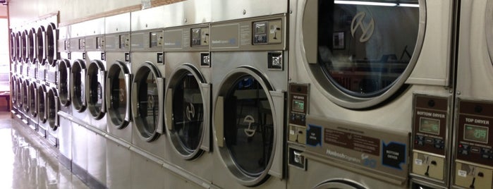 Grass Lake Laundromat is one of สถานที่ที่ Joanna ถูกใจ.