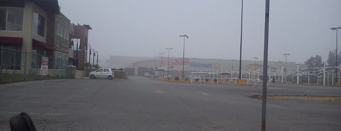 Walmart is one of Tempat yang Disukai Ismael.