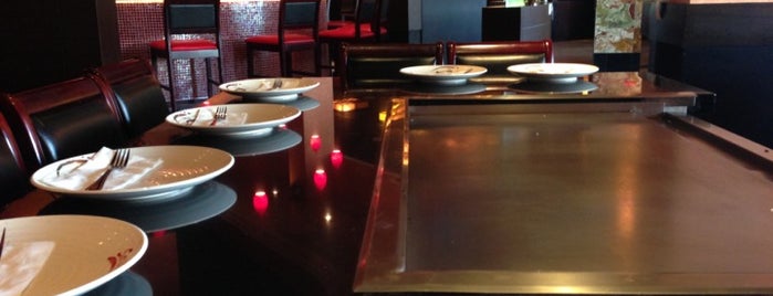 Saito's Japanese Steakhouse is one of Lugares guardados de SLICK.