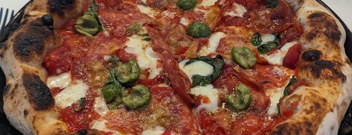 Pizzeria Sei is one of Locais salvos de Shirin.