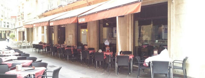 Café & Tapas is one of Lugares favoritos de Kunal.