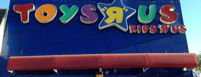 Toys"R"Us is one of Lugares favoritos de Joss.