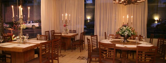 Victoria Gourmet is one of สถานที่ที่บันทึกไว้ของ Andréa Sócrates.