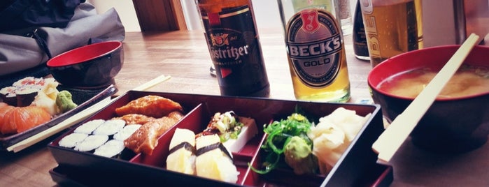 Sushi Bar is one of Locais curtidos por Dirk.