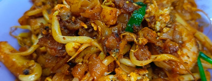 Sin Seow Fong Lye Cafe is one of Penang Char Koay Teow.
